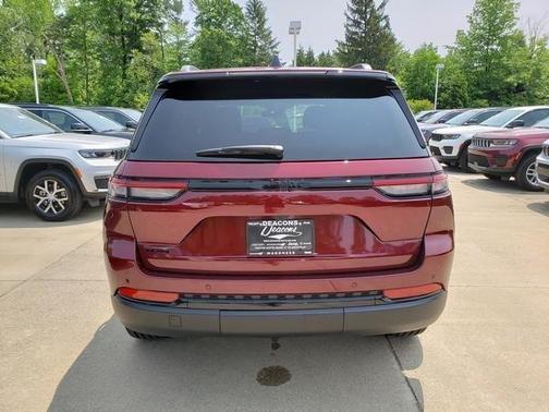 2025 Jeep Grand Cherokee Laredo