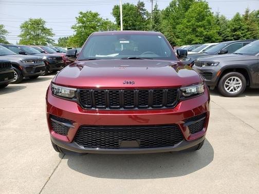 2025 Jeep Grand Cherokee Laredo