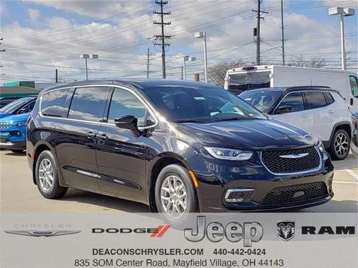 2025 Chrysler Pacifica Select