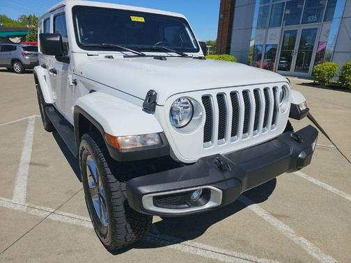 Bright White Clearcoat 2022 Jeep Wrangler Unlimited Sahara