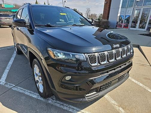 Diamond Black 2023 Jeep Compass Latitude Lux