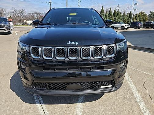 Diamond Black 2023 Jeep Compass Latitude Lux