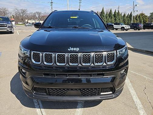 Diamond Black 2023 Jeep Compass Latitude Lux