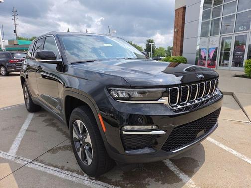 Diamond Black 2023 Jeep Grand Cherokee 4xe Base