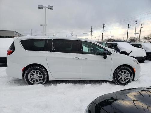 2026 Chrysler Voyager LX