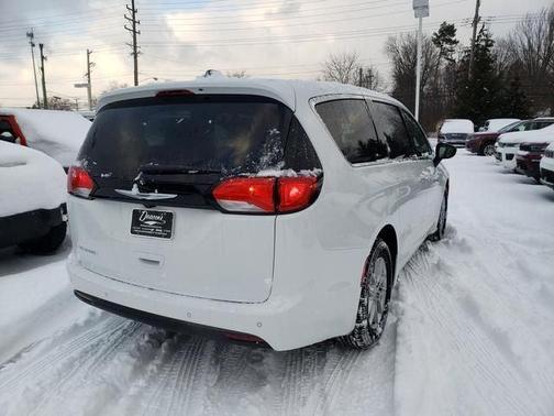 2026 Chrysler Voyager LX