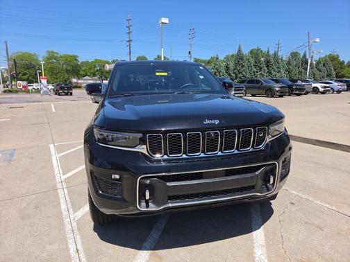 Diamond Black 2023 Jeep Grand Cherokee Overland
