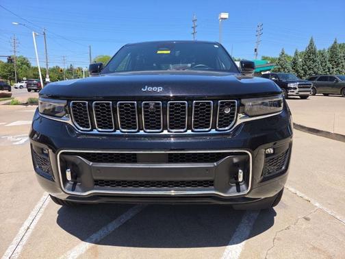 Diamond Black 2023 Jeep Grand Cherokee Overland