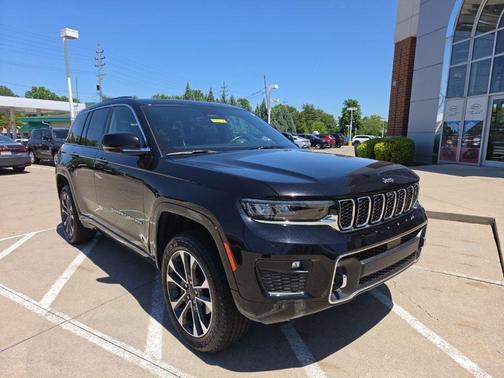 Diamond Black 2023 Jeep Grand Cherokee Overland