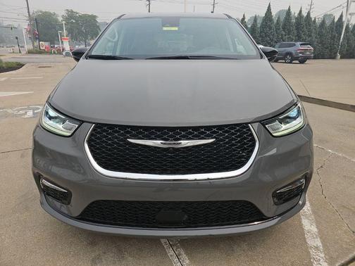 Ceramic Gray Clearcoat 2024 Chrysler Pacifica Touring-L