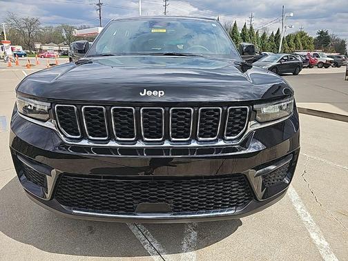 Diamond Black 2025 Jeep Grand Cherokee Laredo