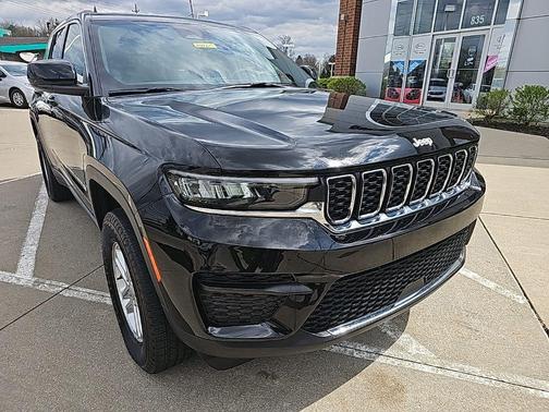 Diamond Black 2025 Jeep Grand Cherokee Laredo