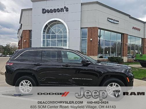 Diamond Black 2025 Jeep Grand Cherokee Laredo