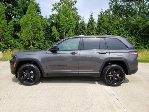 2025 Jeep Grand Cherokee Laredo