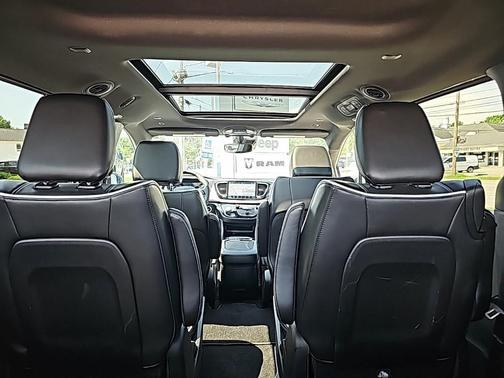 2024 Chrysler Pacifica Hybrid Select