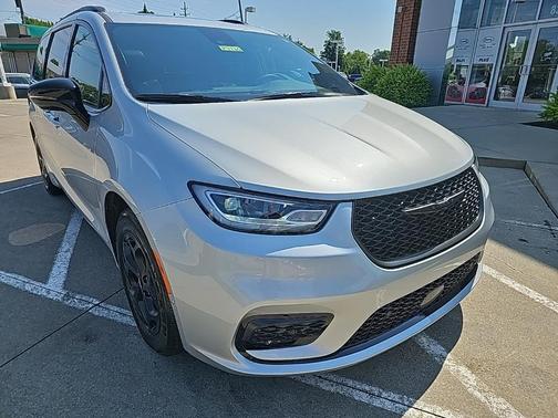 2024 Chrysler Pacifica Hybrid Select