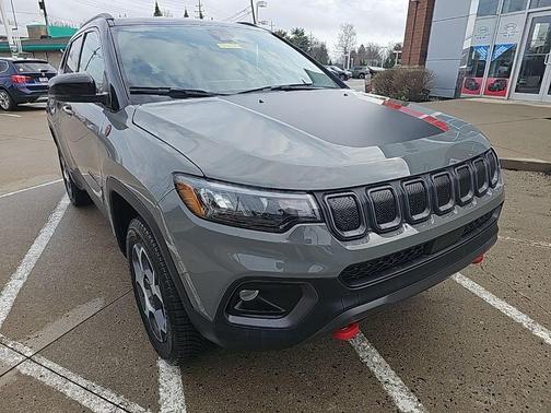 Sting Gray Clearcoat 2022 Jeep Compass Trailhawk
