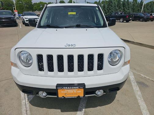 Bright White Clearcoat 2017 Jeep Patriot High Altitude