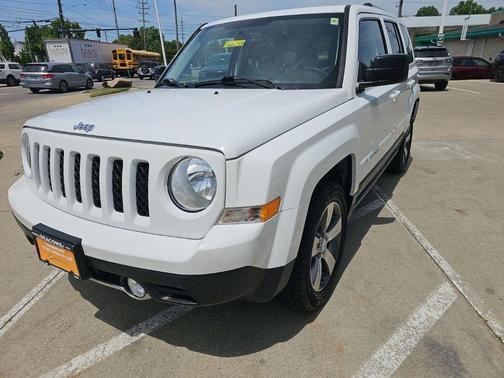 Bright White Clearcoat 2017 Jeep Patriot High Altitude