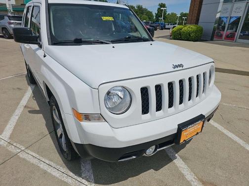 Bright White Clearcoat 2017 Jeep Patriot High Altitude
