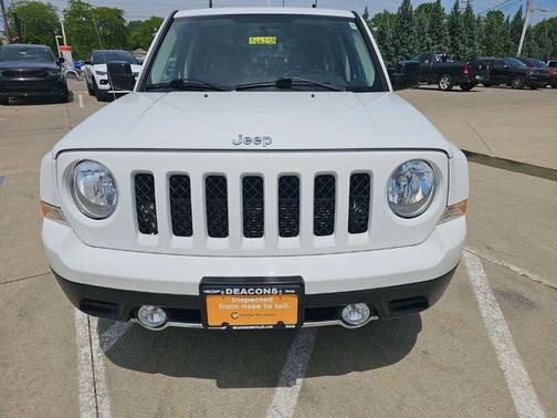 Bright White Clearcoat 2017 Jeep Patriot High Altitude