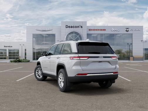 Bright White Clearcoat 2026 Jeep Grand Cherokee Laredo