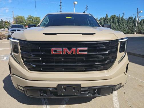 Desert Sand Metallic 2022 GMC Sierra 1500 Elevation