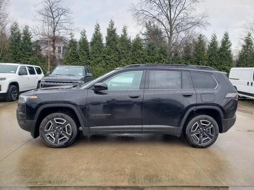Diamond Black 2026 Jeep Cherokee LAREDO/LIMITED