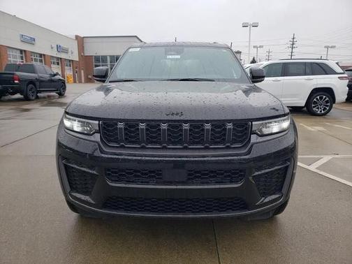 2026 Jeep Grand Cherokee Laredo