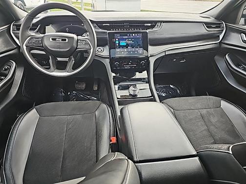 Velvet Red Pearlcoat 2023 Jeep Grand Cherokee Laredo