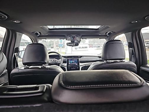 Velvet Red Pearlcoat 2023 Jeep Grand Cherokee Laredo