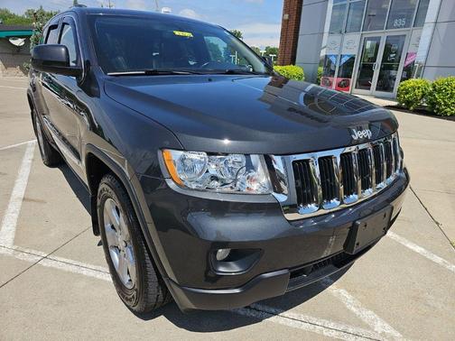 Dark Charcoal Pearlcoat 2011 Jeep Grand Cherokee Laredo