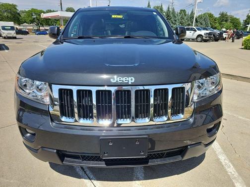 Dark Charcoal Pearlcoat 2011 Jeep Grand Cherokee Laredo