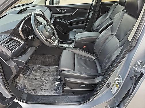 Ice Silver Metallic 2023 Subaru Ascent Limited 8-Passenger