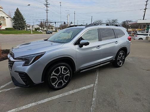 Ice Silver Metallic 2023 Subaru Ascent Limited 8-Passenger