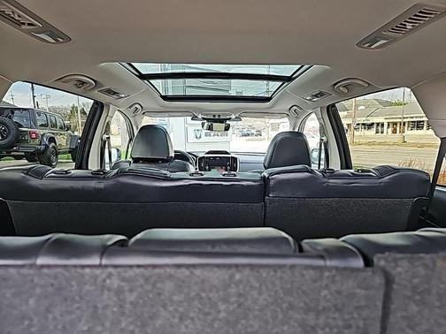 Ice Silver Metallic 2023 Subaru Ascent Limited 8-Passenger