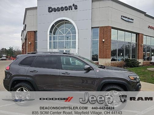 Granite Crystal Metallic 2019 Jeep Cherokee Trailhawk