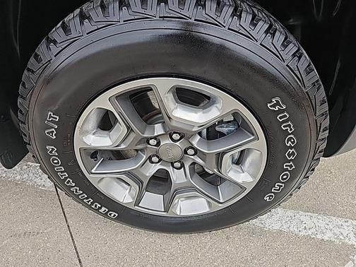 Granite Crystal Metallic 2019 Jeep Cherokee Trailhawk