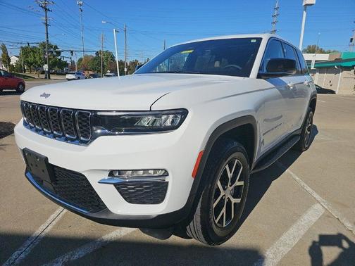 Bright White Clearcoat 2025 Jeep Grand Cherokee Limited