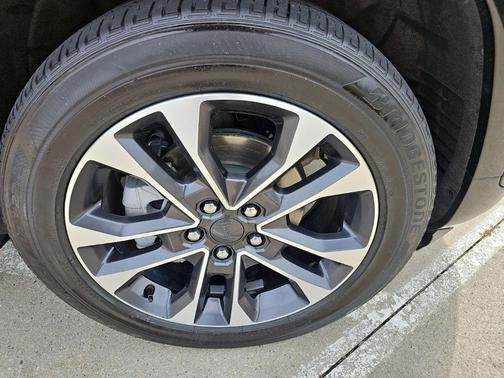 Diamond Black 2024 Jeep Grand Cherokee Overland
