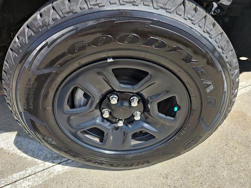 Bright White Clearcoat 2023 Jeep Wrangler Sport