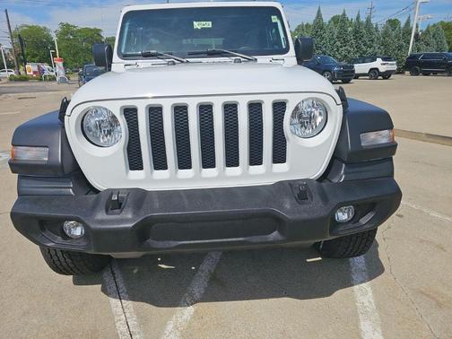 Bright White Clearcoat 2023 Jeep Wrangler Sport