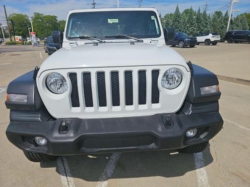 Bright White Clearcoat 2023 Jeep Wrangler Sport
