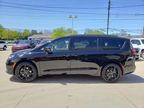 2025 Chrysler Pacifica Limited