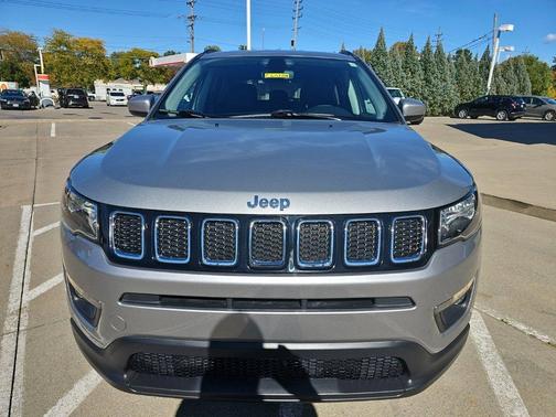 Billet Silver Metallic Clearcoat 2020 Jeep Compass Latitude