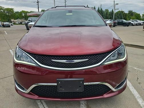 Velvet Red Pearlcoat 2020 Chrysler Pacifica Limited