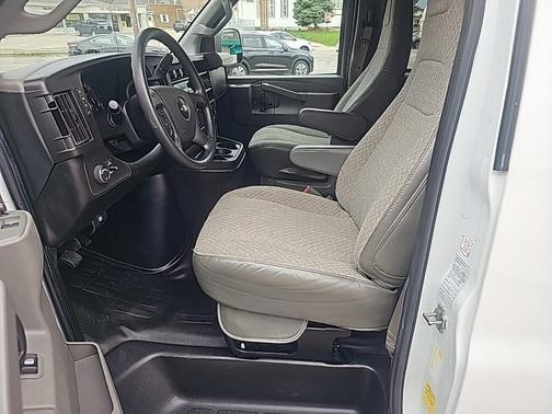2022 Chevrolet Express 3500 LS