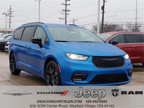 2026 Chrysler Pacifica Select