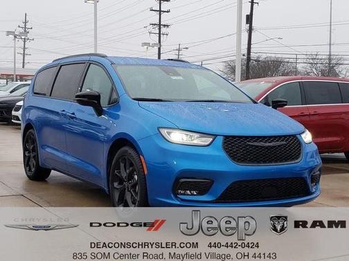 2026 Chrysler Pacifica Select