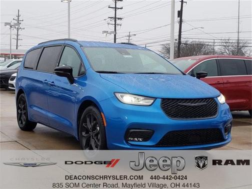 2026 Chrysler Pacifica Select